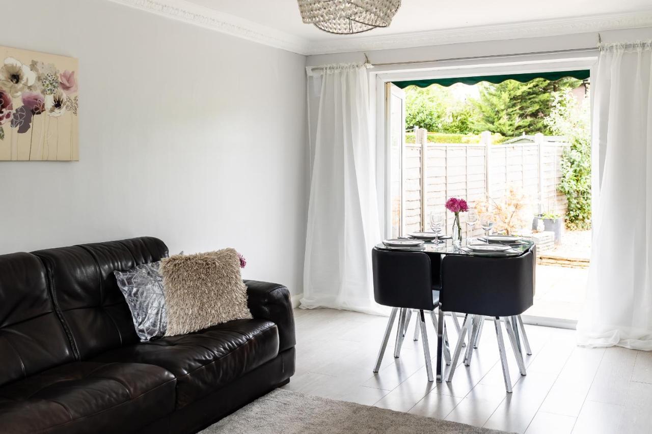Lovely House In Welwyn With Garden And Off Road Parking Welwyn Garden City Exterior foto